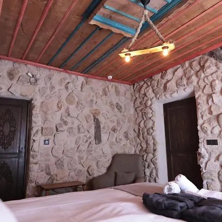Stone Owl & Restaurant Hotel 3*