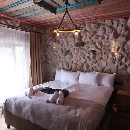Hotel Stone Owl & Restaurant