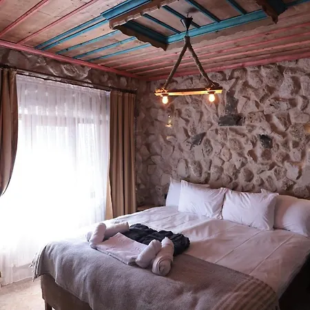 Hotel Stone Owl & Restaurant 3*
