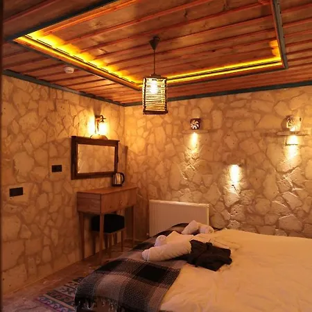 Stone Owl & Restaurant 호텔 3*