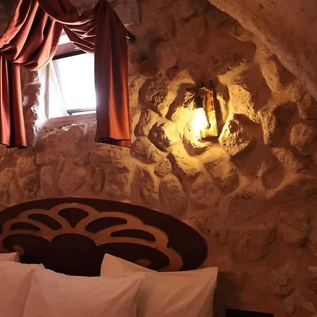 Hotel Stone Owl & Restaurant 3*