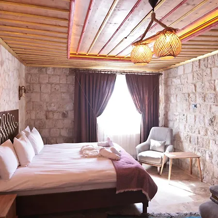 Stone Owl & Restaurant Hotel