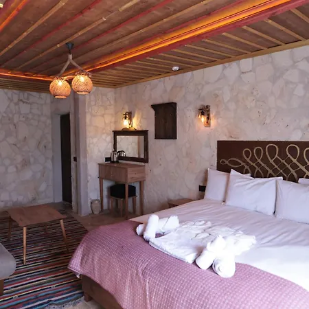 Stone Owl & Restaurant Üçhisar