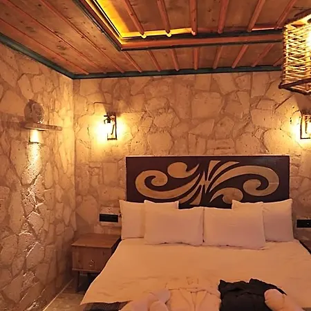 Stone Owl & Restaurant 호텔 3*