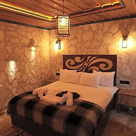 Stone Owl & Restaurant 3* 우치사르