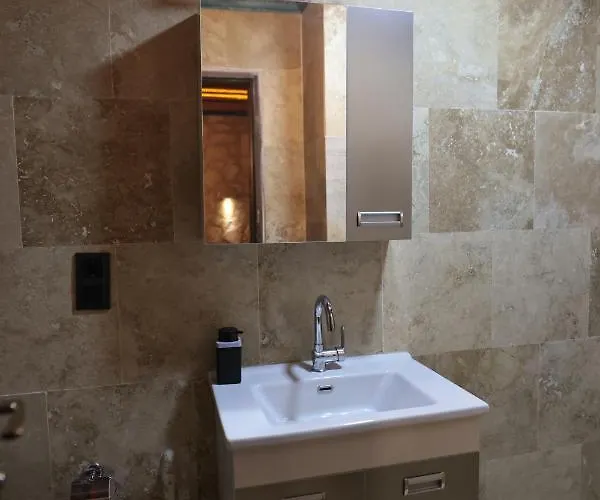 Szálloda Stone Owl & Restaurant 3*