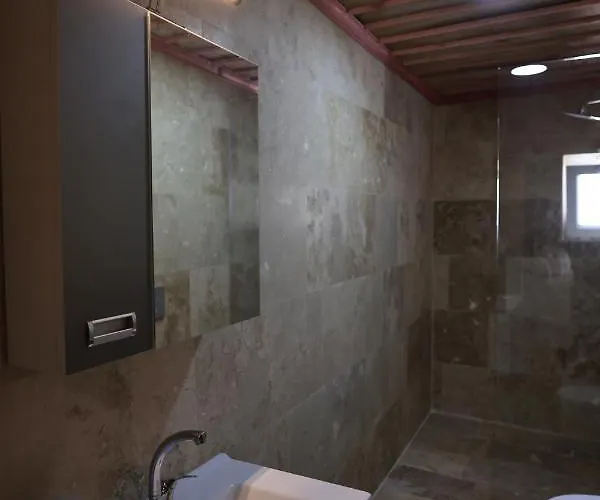 Szálloda Stone Owl & Restaurant 3*