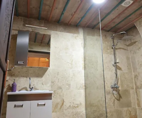 Stone Owl & Restaurant