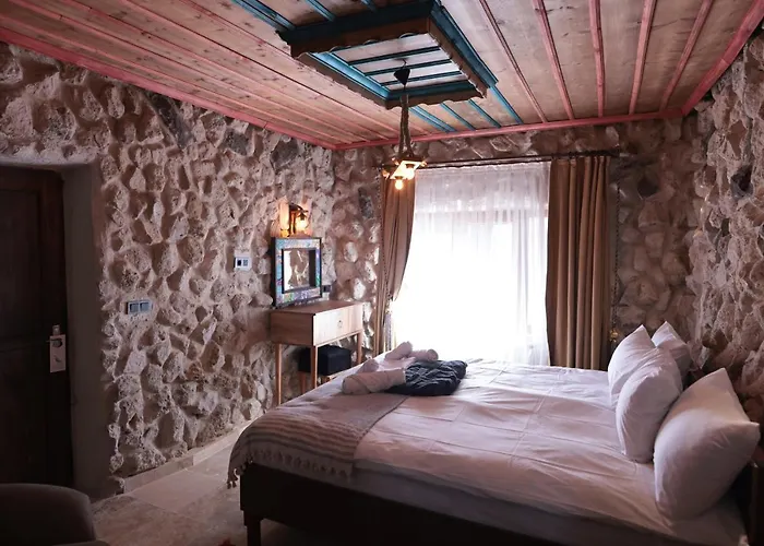 Stone Owl & Restaurant