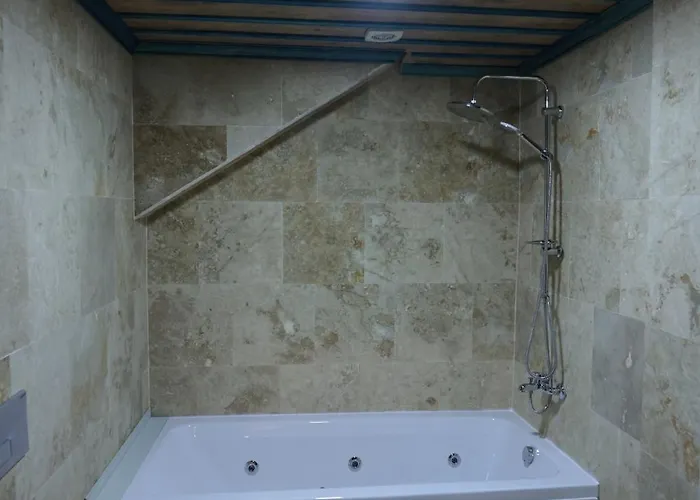 Stone Owl & Restaurant Szálloda